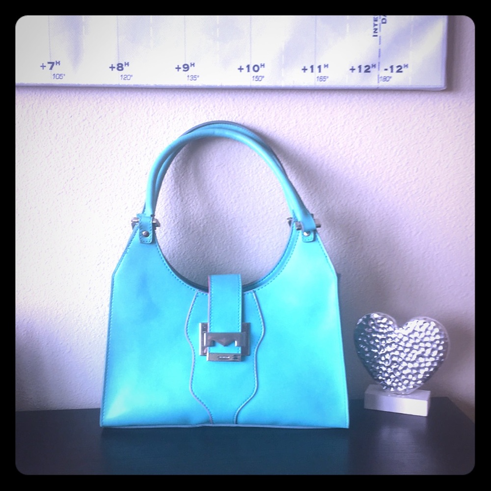 Mondani 👜